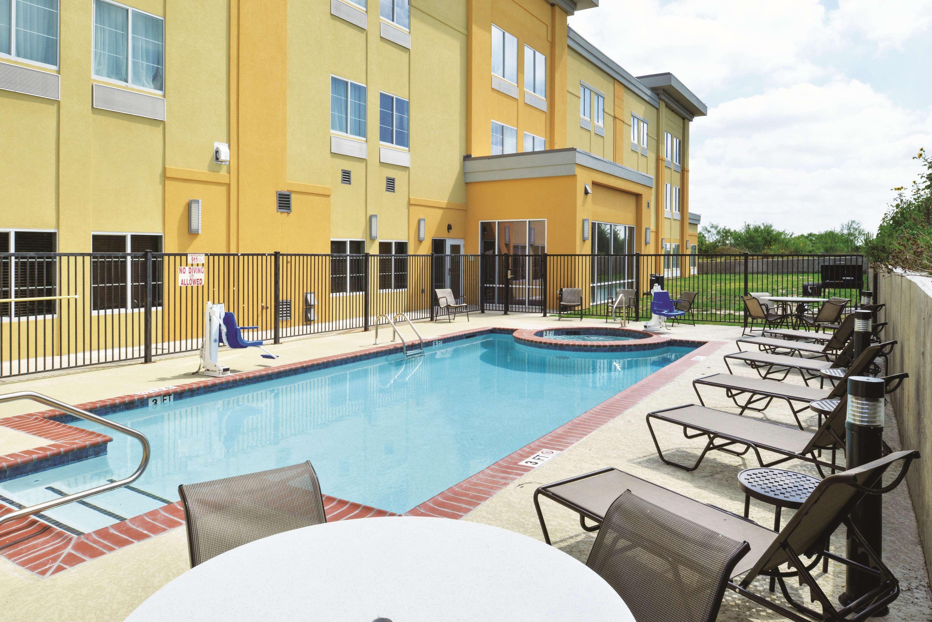La Quinta By Wyndham Karnes City - Kenedy Exterior foto